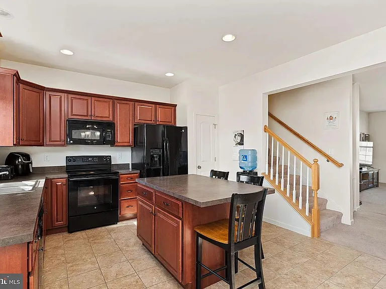 4 Jay Cir — Photo 3
