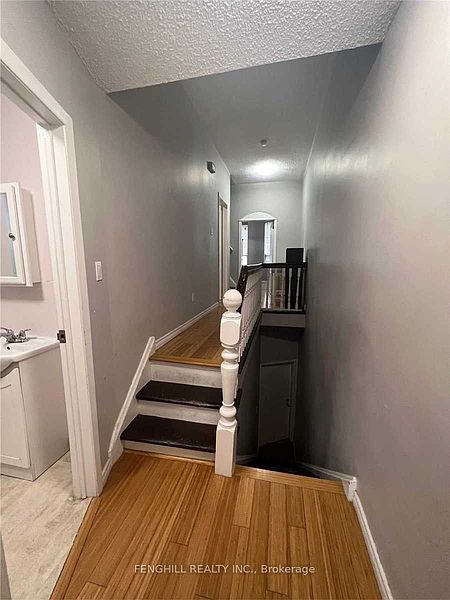 Toronto House for rent - 4 Bedrooms — photo 10