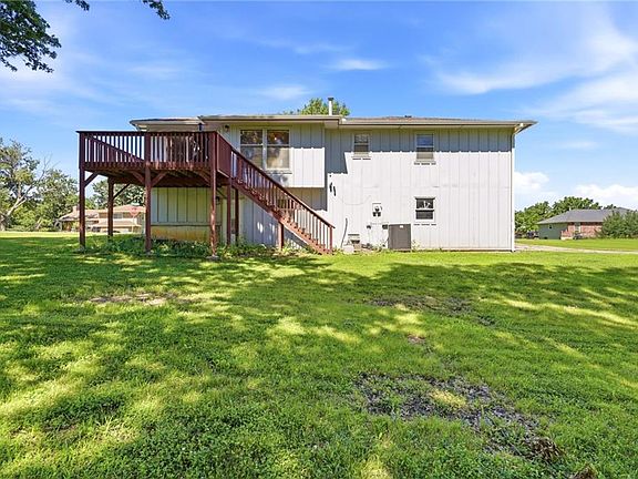 5th image of 1424 Woodlawn Dr