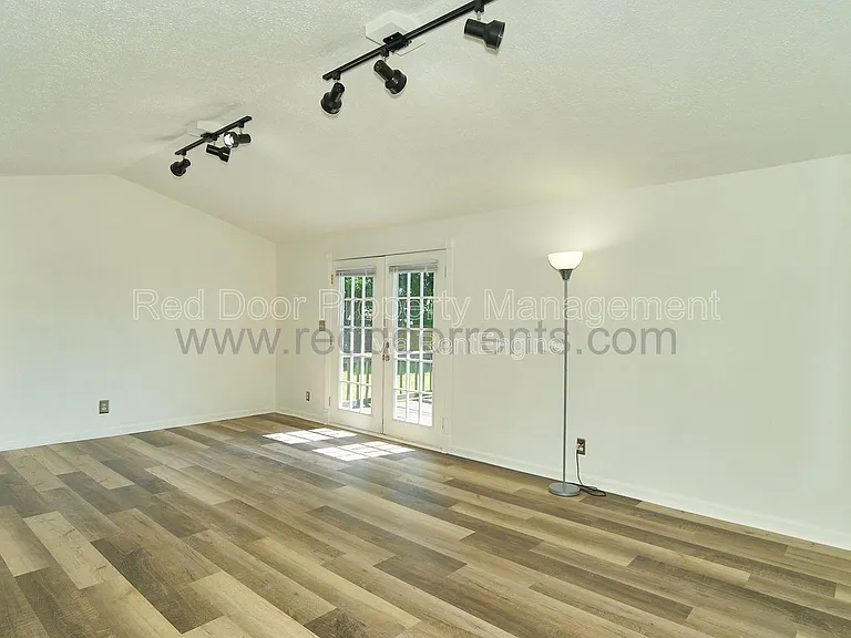 5422 Greenfield Ave — Photo 4