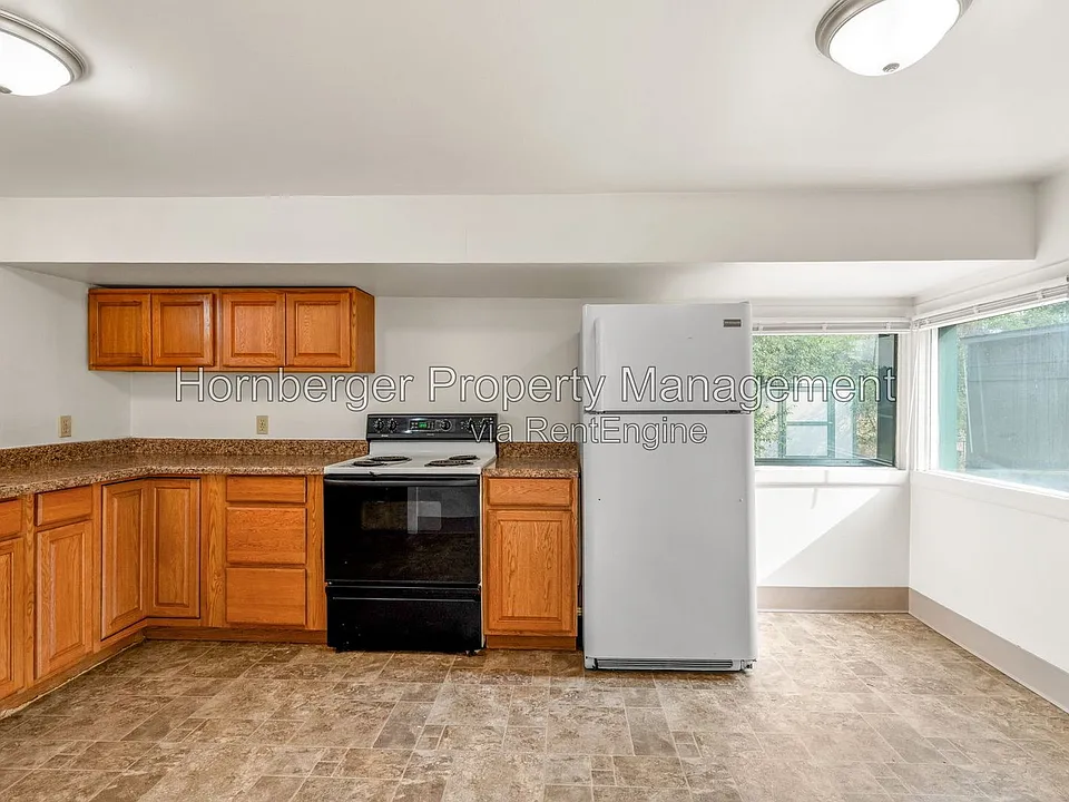 1504 W Alice Ave