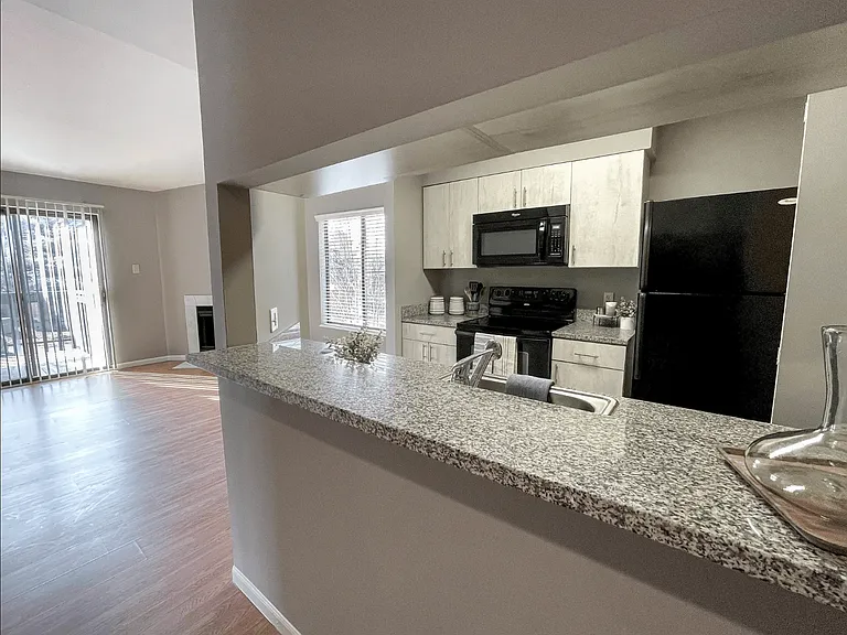South Summit Apartments — Photo 18