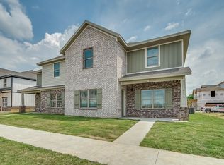 1315 N Rupple Rd, Fayetteville, AR 72704