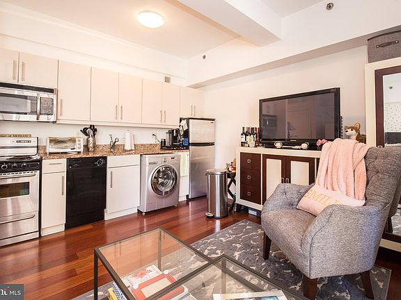 5th image of 219-29 S 18th St #602