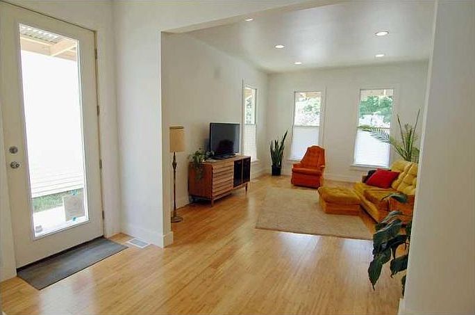 2nd image of 1513 S New Jersey St