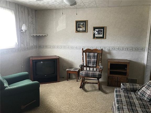 4th image of 126 Tenth St