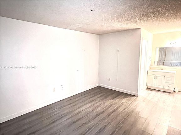 4th image of 19715 SW 114th Ave APT 156