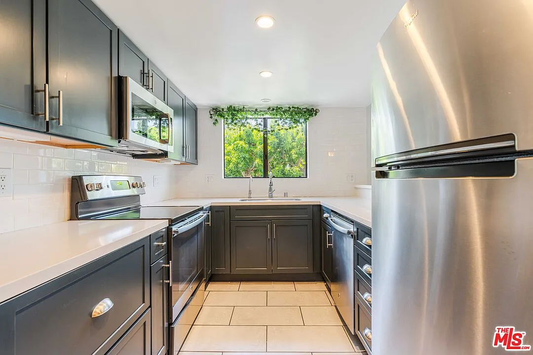 1 bed, 1.0 bath, 778 sqft, $2,695 — Photo 2