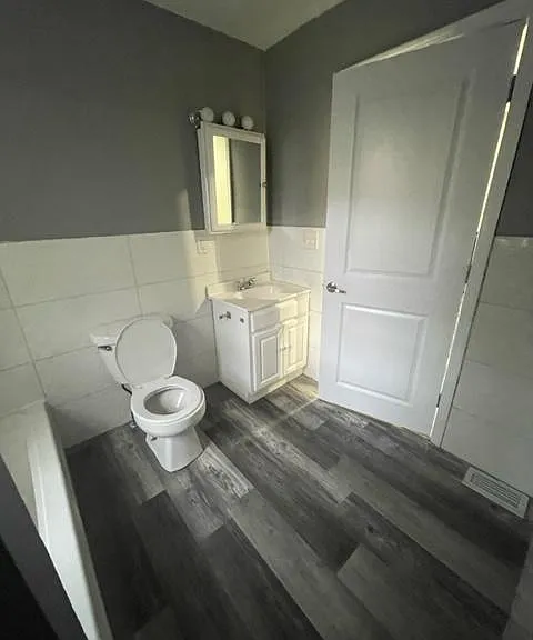 269 Lake St #1 — Photo 9