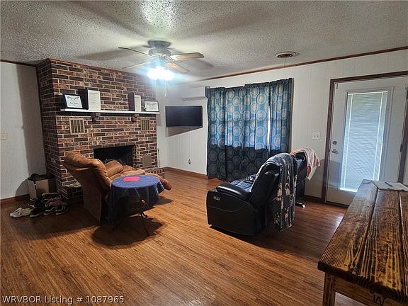 2nd image of 611 E Academy St