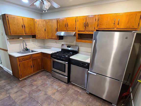 3rd image of 616 36th St Floor 2