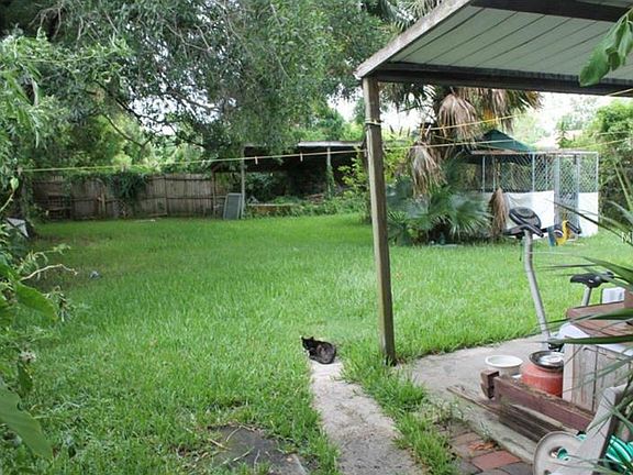 5th image of 865 Carlson Dr