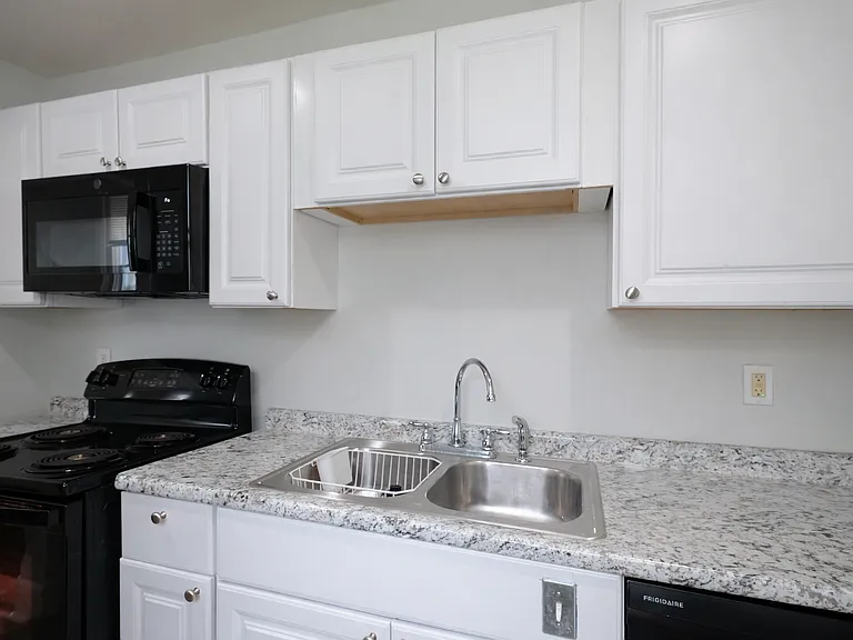 600 De Votie Ave — Photo 13