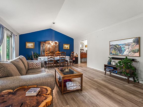 3rd image of 45 Greenview Cir