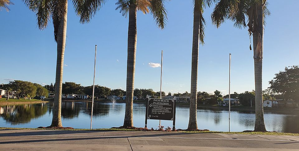 1st image of 105 Plantation Blvd