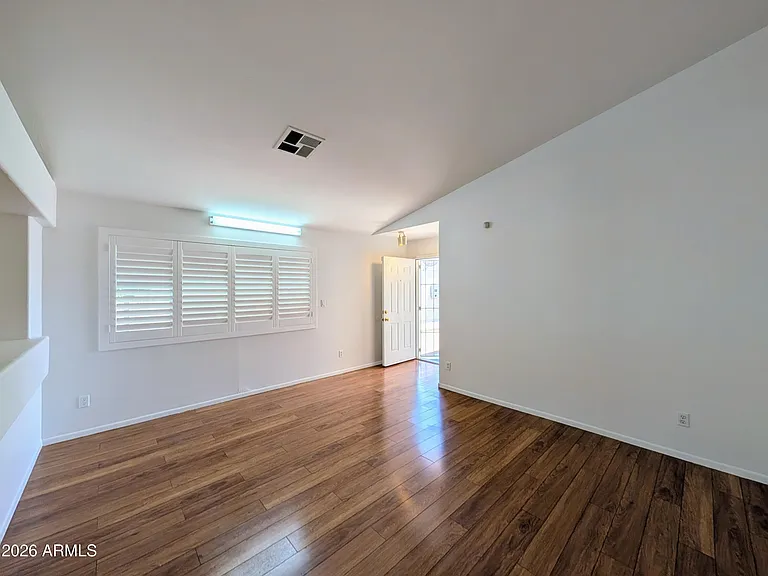 2824 W Angela Dr — Photo 14