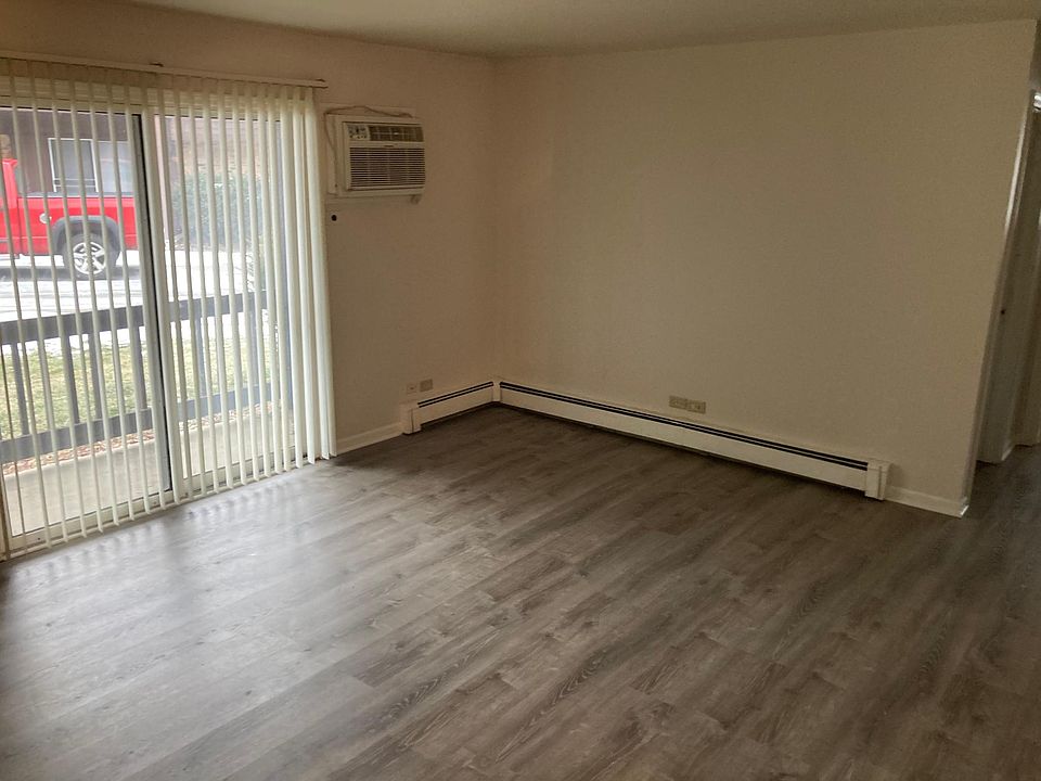 1st image of 121 Town Crest Dr APT 1
