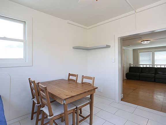 3rd image of 914B Ashbury St