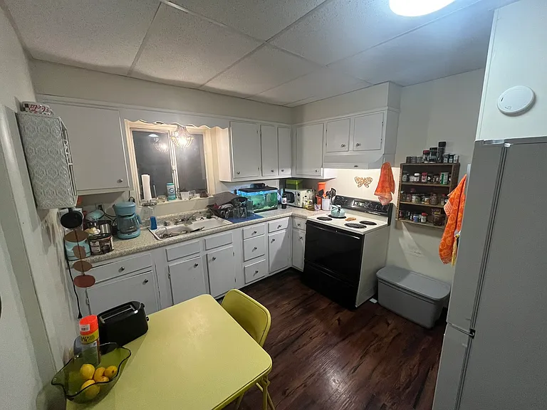 450 Dallas St #A — Photo 9