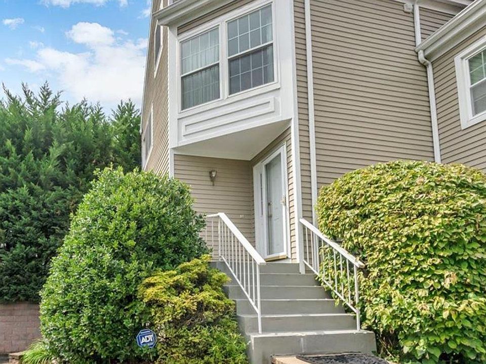 1st image of 10 Arborwood Ln