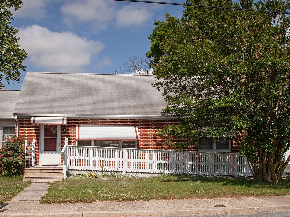 1st image of 401 2nd Ave