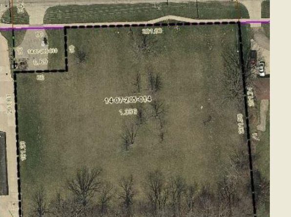13 Mile Row, Roseville, MI 48066