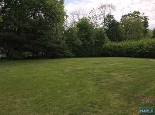 20 Linwood Ave, Midland Park, NJ 07432