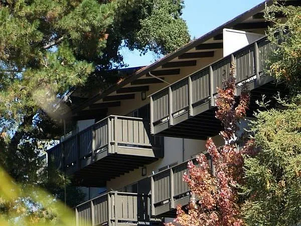 Woodlark Residences — Photo 18