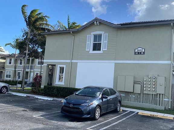 5th image of 2932 SE 2nd Dr Unit 13