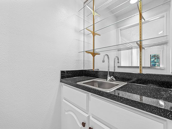 5th image of 4007 Saint Christopher Ln