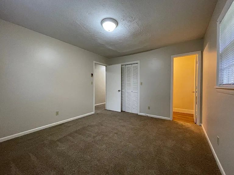 4912 Rosehill Rd — Photo 7