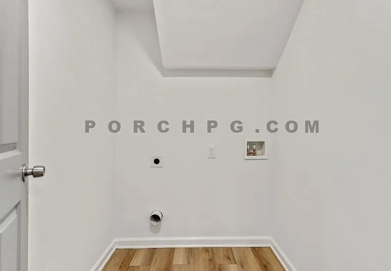 105 W Callahan St — Photo 11