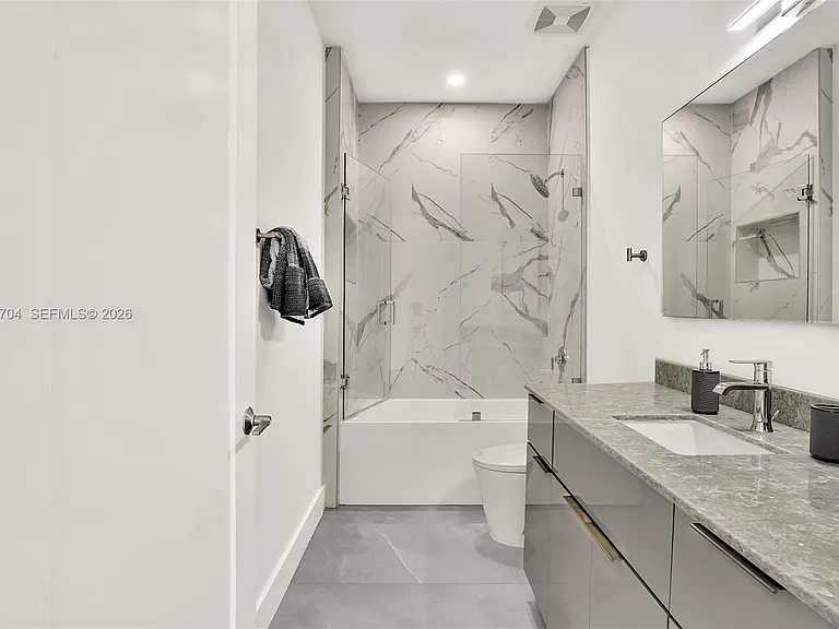 2100 Miami Rd #303 — Photo 28