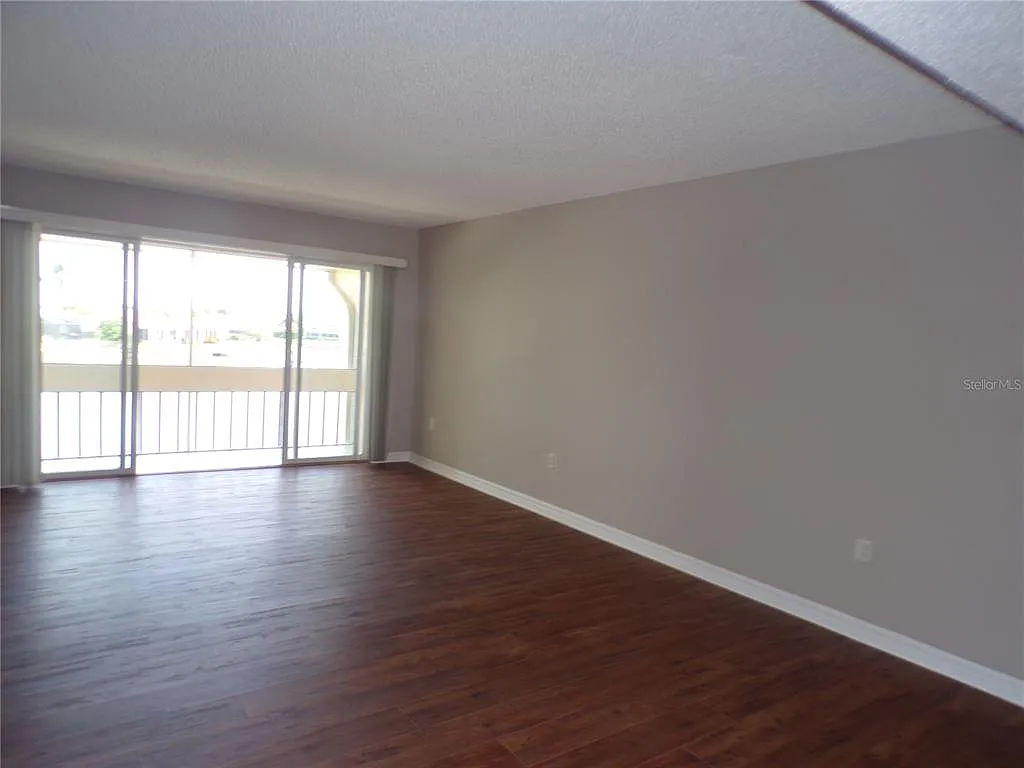 2 bed, 2.0 bath, 1114 sqft, $1,625 — Photo 2