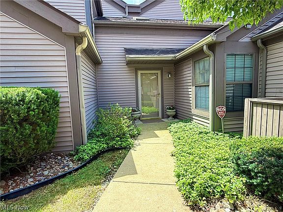 2nd image of 4084 Saint Andrews Ct Unit 2
