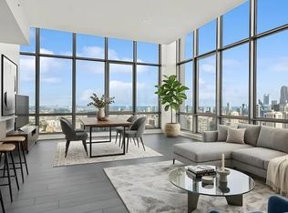 164 N Peoria St #4202, Chicago, IL 60607