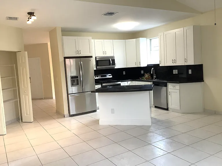 7330 NW 1st Pl — Photo 2