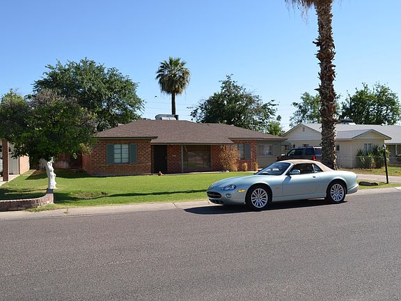 2nd image of 1811 E Montebello Ave