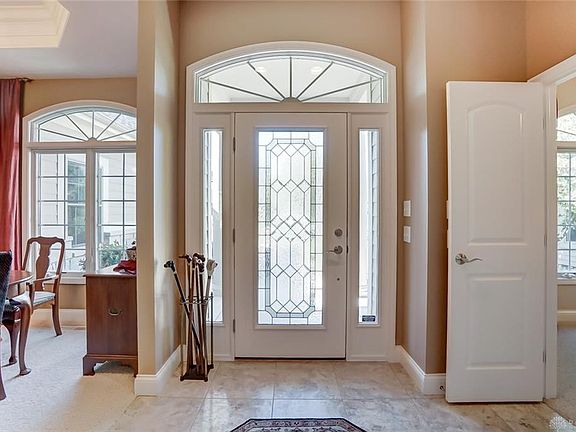 5th image of 975 Villa Vista Pl