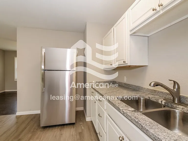 865772_007_kitchen_13663305.jpg