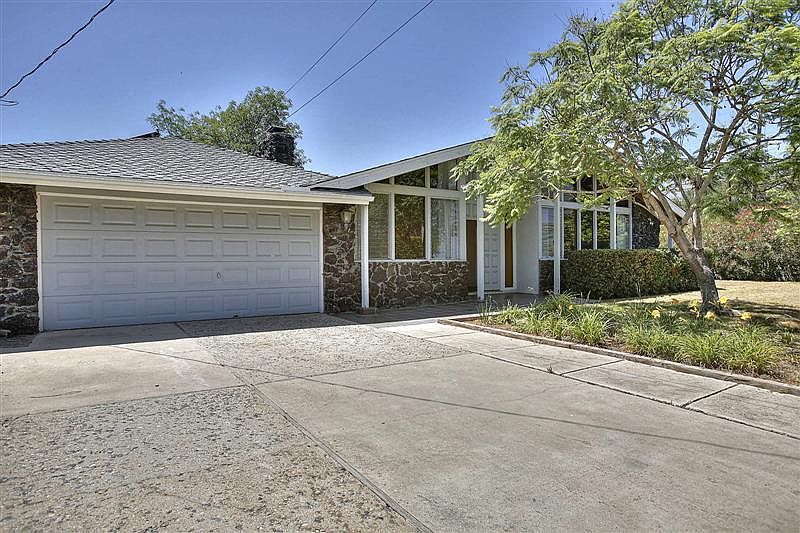 1st image of 1089 Cambridge Dr