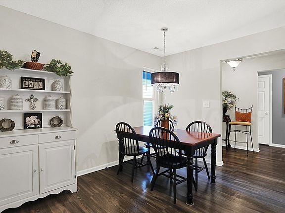 3rd image of 5827 Cabot Dr