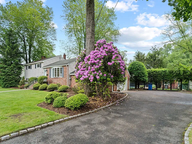 8 Brook Way — Photo 30