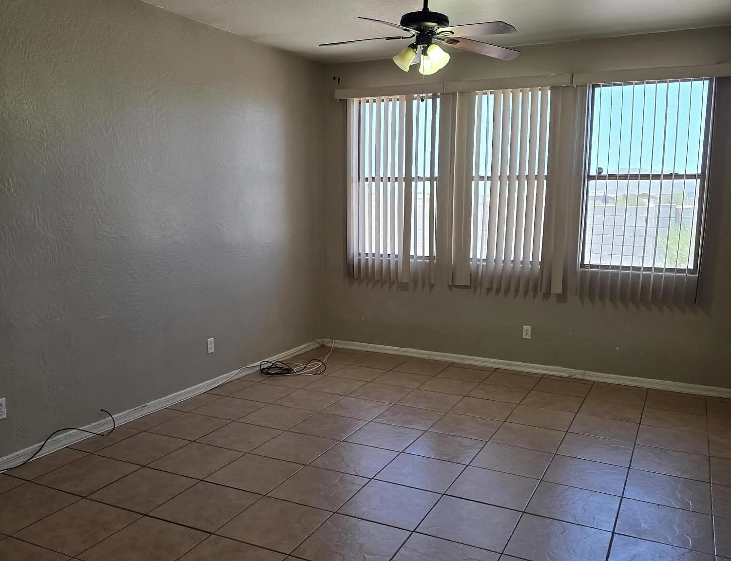3 bed, 2.0 bath, 1131 sqft, $1,600 — Photo 2