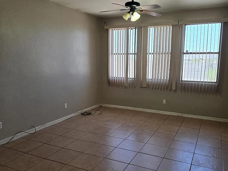 12600 W Diaz Dr — Photo 2