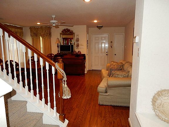 4th image of 10019 Victoria Park Ln