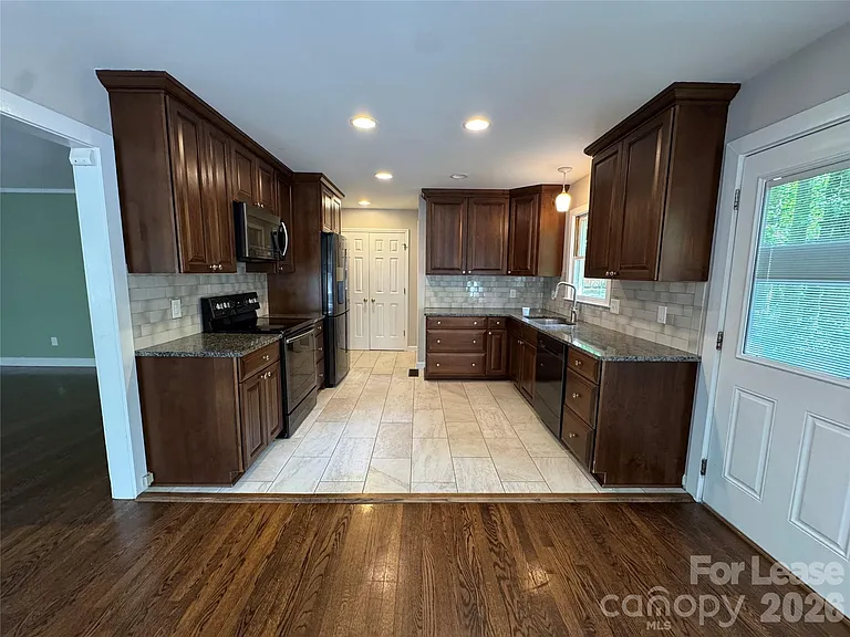 219 Lark Field Dr — Photo 13