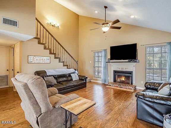 3rd image of 1012 Goldie Cir