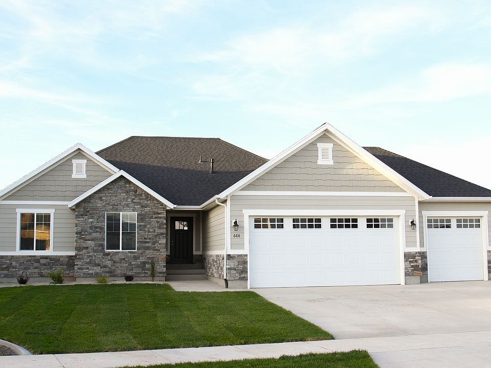 1st image of 688 W Kern Ave