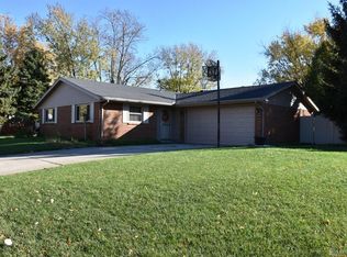 2 Pueblo Ct, Tipp City, OH 45371